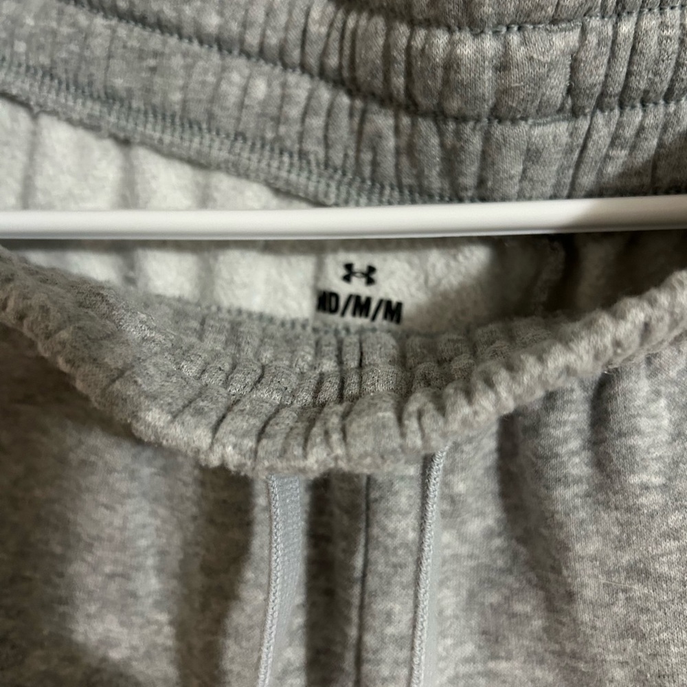 Gray Jogger UnderArmour Women’s Drawstring Waist Sweatpants with pockets - Picture 3 of 3